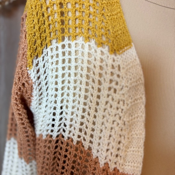 Doe & Rae Golden Green and Cream Fall Knit Long Cardigan - Picture 3 of 4